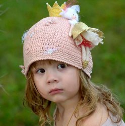 Идеи вязаных летних шапок для девочек