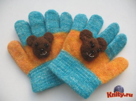 Как украсить детские вязаные перчатки